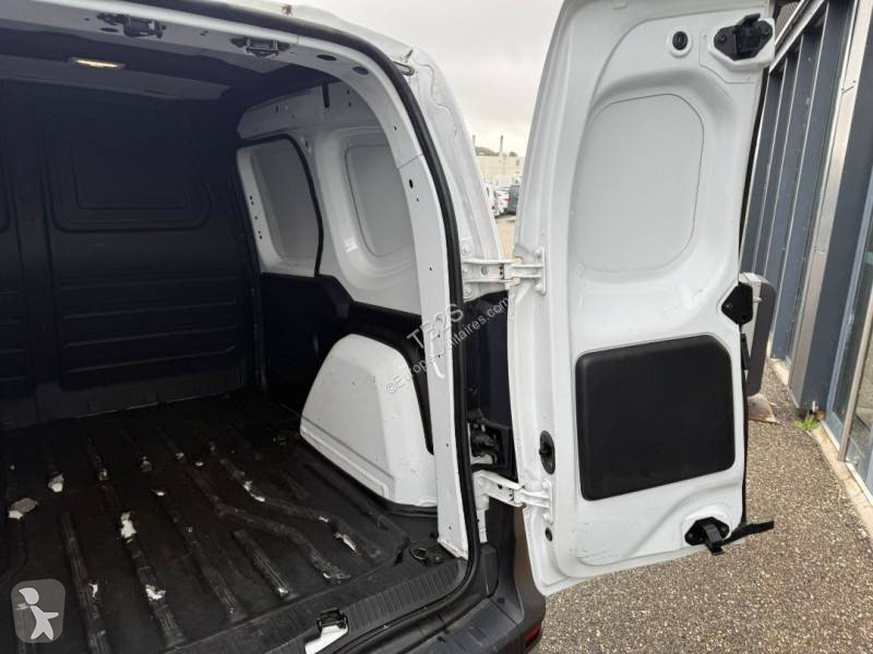 Véhicule utilitaire Nissan