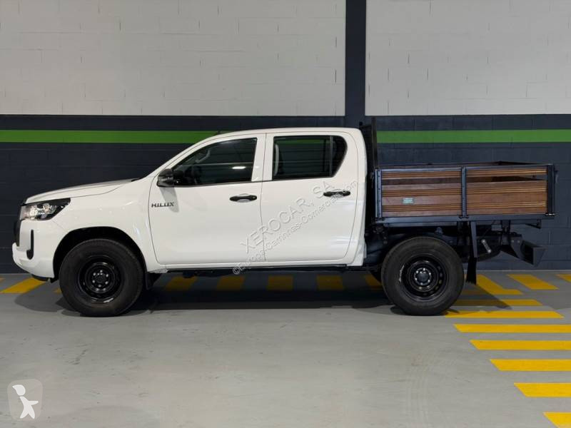 عربة نفعية Toyota