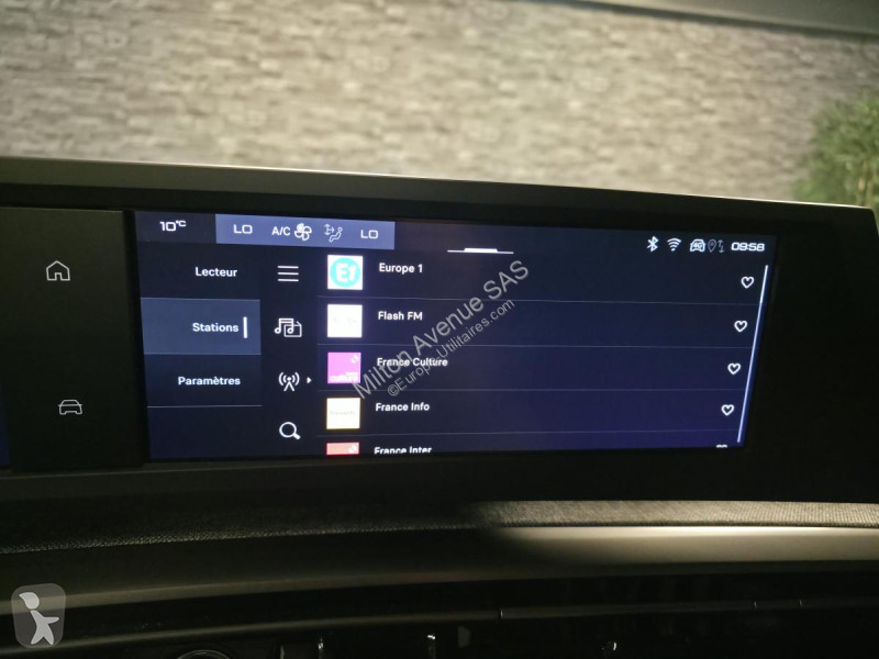 عربة نفعية Peugeot 5008 1.2i Hybrid -136 - BV...