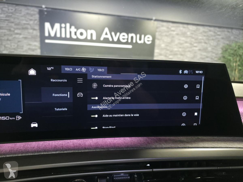 عربة نفعية Peugeot 3008 1.2i Hybrid -136 - BV...