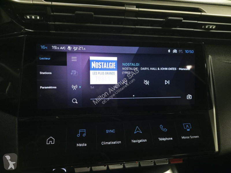 Véhicule utilitaire Peugeot 408 1.2i Hybrid...