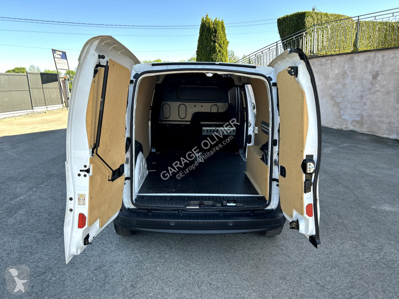 Véhicule utilitaire Renault Maxi Grand Volume...