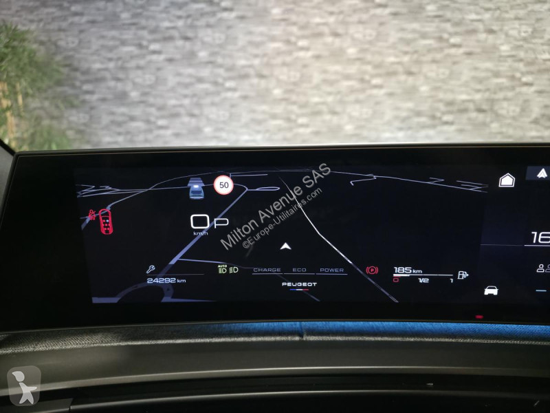 عربة نفعية Peugeot 5008 1.2i Hybrid -136 - BV...