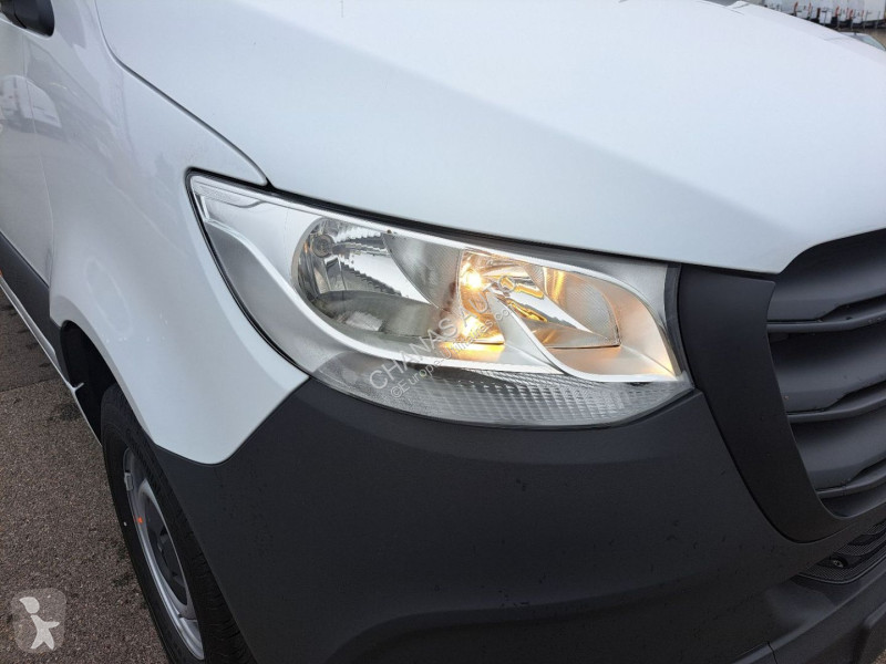 Véhicule utilitaire Mercedes 317 CDI 43 3.5T...