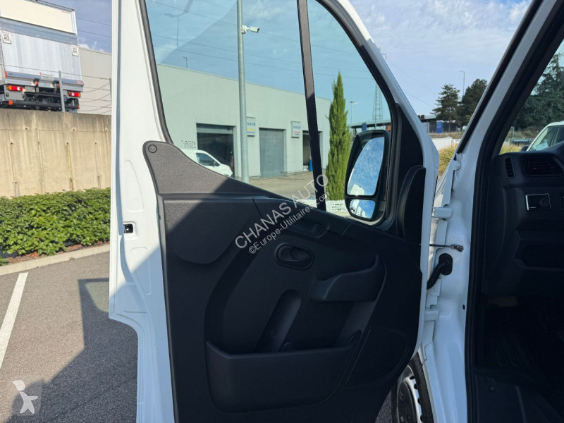 Лекотоварен автомобил Renault L2H2 2.3 dCi 145...