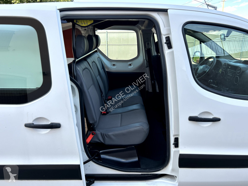 Véhicule utilitaire Peugeot Long Cabine...