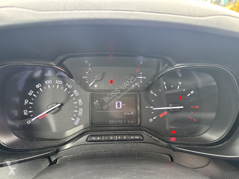 عربة نفعية Toyota 1.2T 110 PK **Benzine** L1...