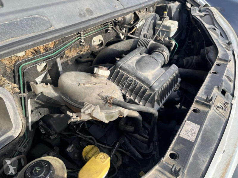 عربة نفعية Nissan