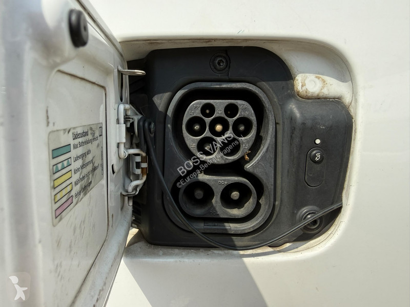 Samochód dostawczy Volkswagen 37kWh 113PK L2H1...