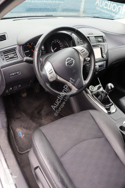 Véhicule utilitaire Nissan