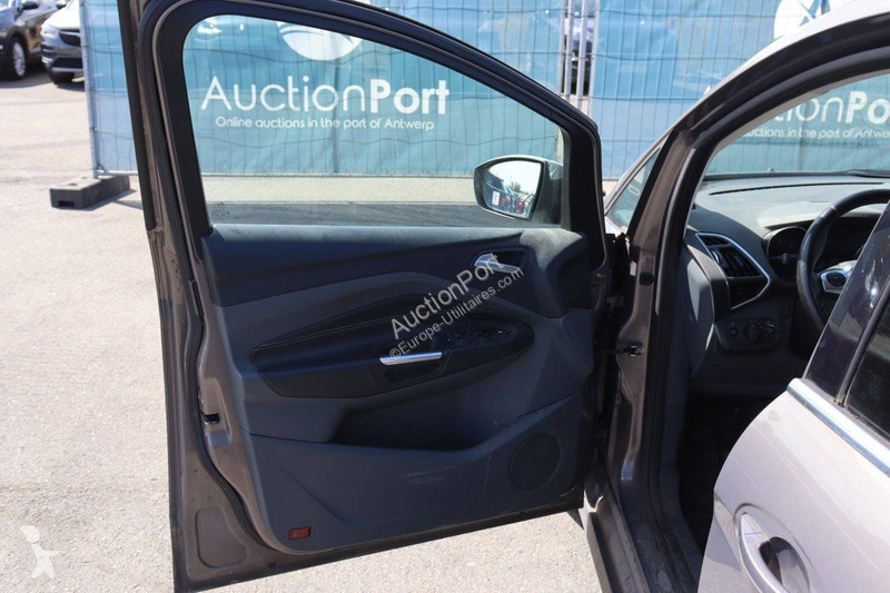 Véhicule utilitaire Ford Grand
