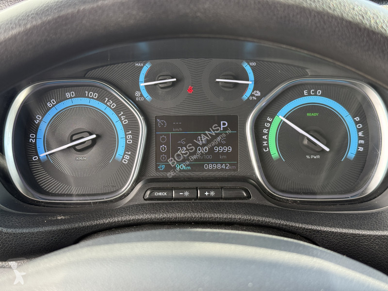 Véhicule utilitaire Peugeot 75 kWh 136PK L2H1...