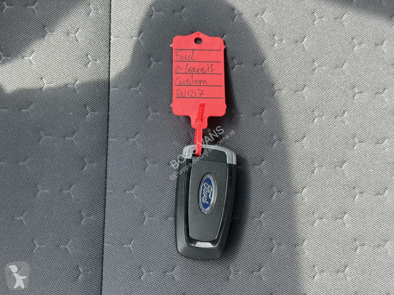 Véhicule utilitaire Ford 65 kWh 218PK...