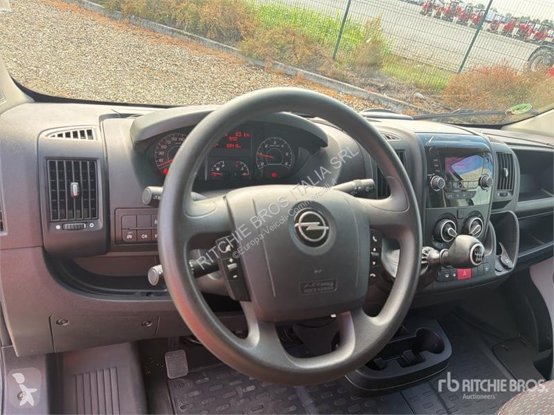 Véhicule utilitaire Opel 2.2