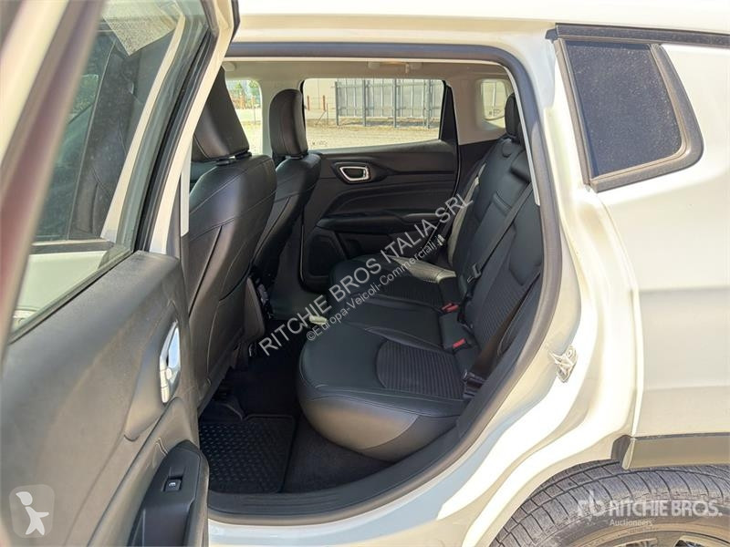 Лекотоварен автомобил Jeep 1.3