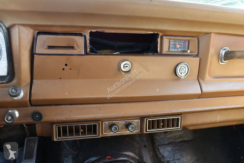 Furgoneta Jeep Chief
