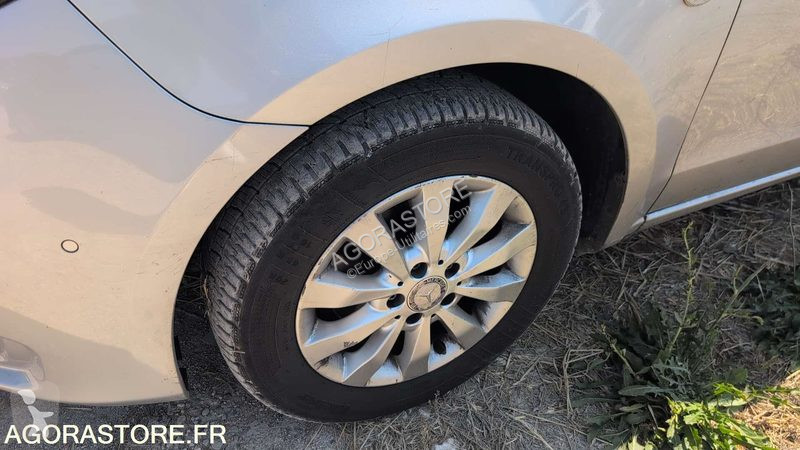 Véhicule utilitaire Mercedes VITO