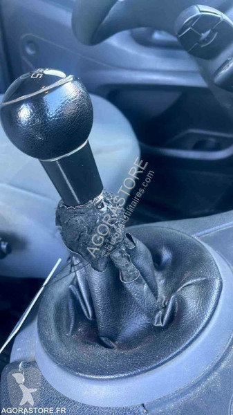 Комерційні автомобілі Peugeot PARTNER
