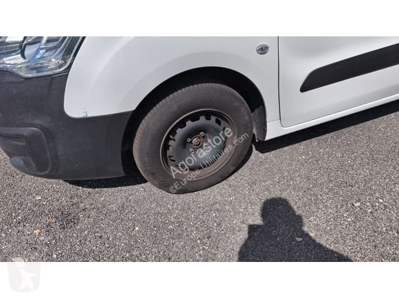 Лекотоварен автомобил Peugeot PARTNER