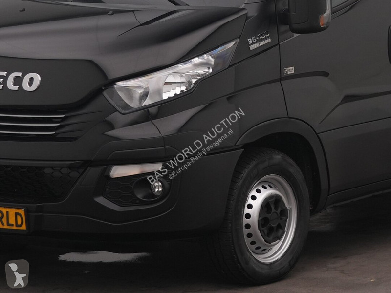 Bedrijfswagen Iveco 35S18
