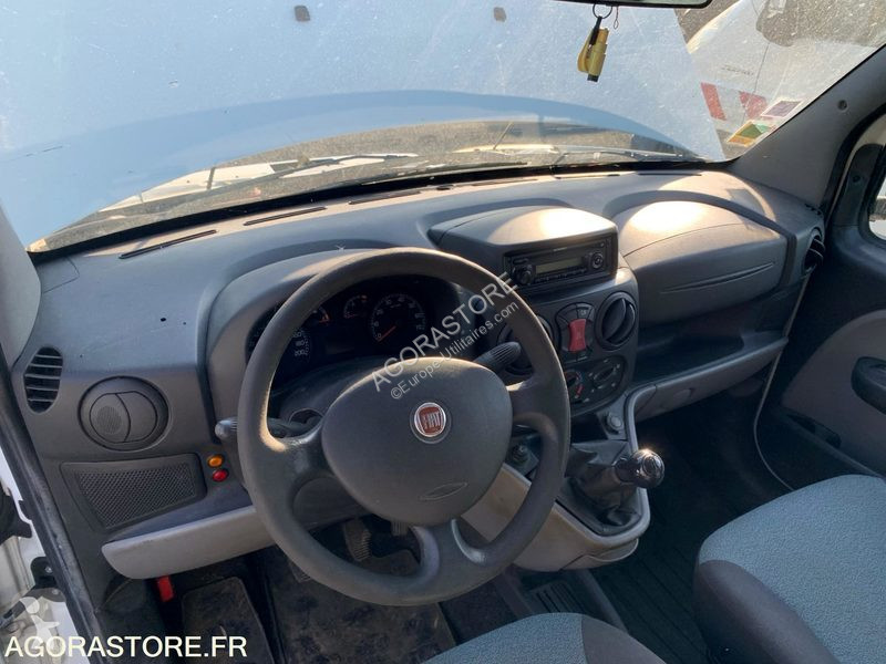 Véhicule utilitaire Fiat DOBLO