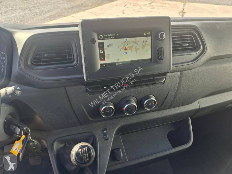 Véhicule utilitaire Renault 2.3 DCI 145