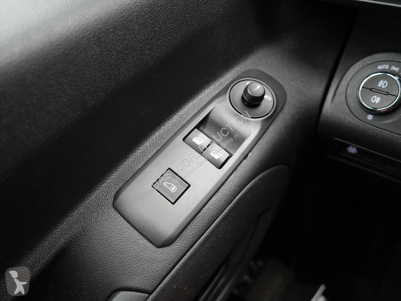 Véhicule utilitaire Opel 131PK