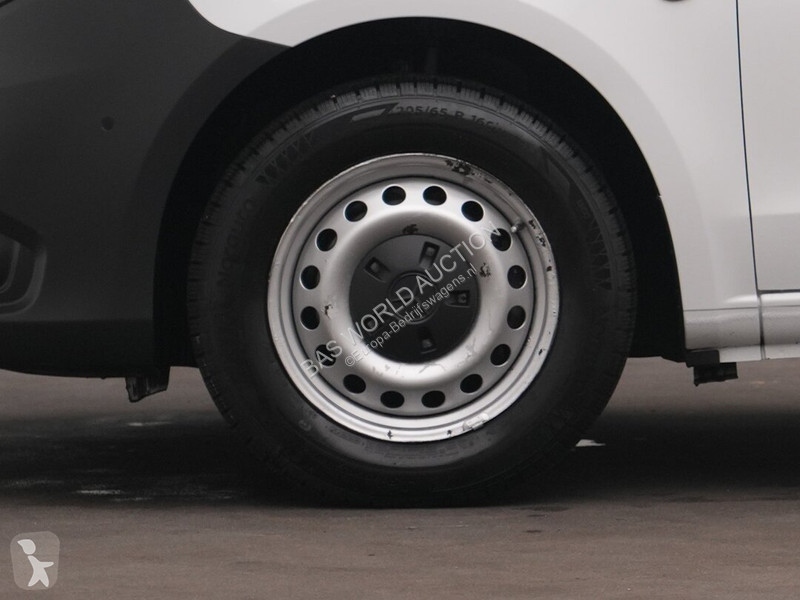 عربة نفعية Mercedes 114