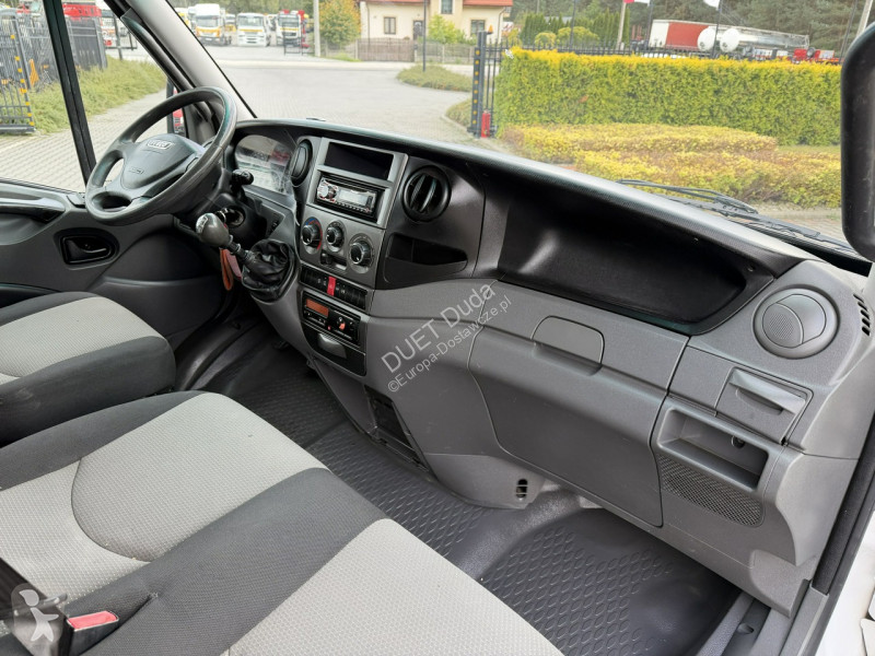 Véhicule utilitaire Iveco 70C18 V H
