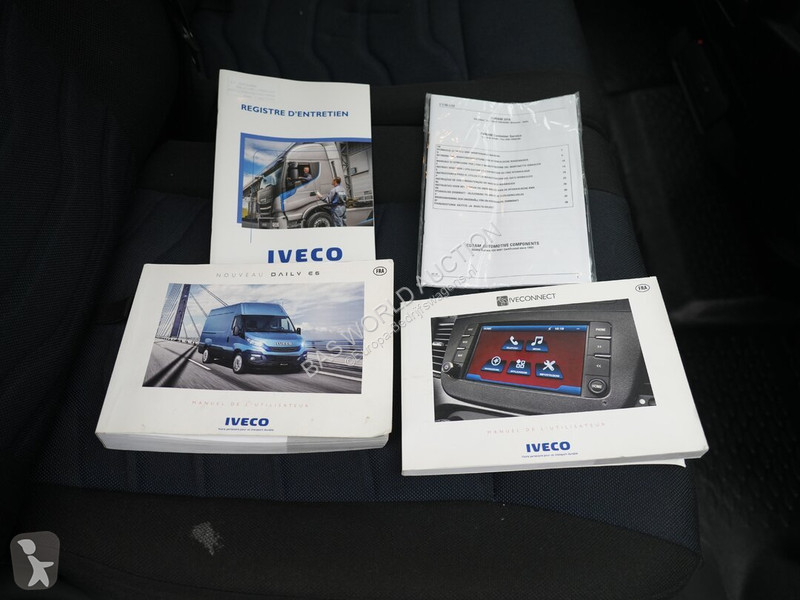 Véhicule utilitaire Iveco 35S16