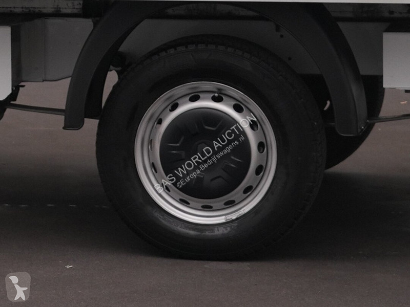 Véhicule utilitaire Renault 145PK