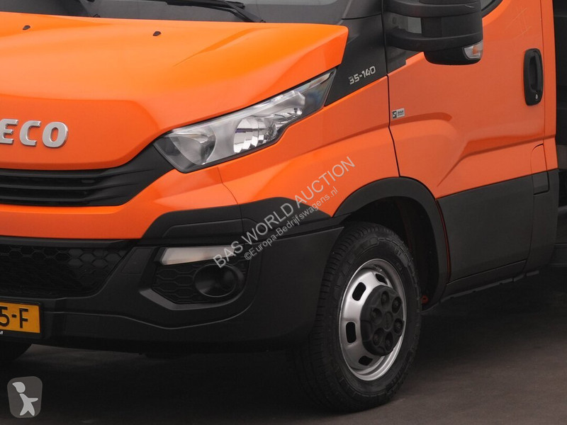 Véhicule utilitaire Iveco 35C14