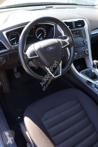 Véhicule utilitaire Ford