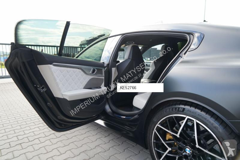 Véhicule utilitaire BMW M8