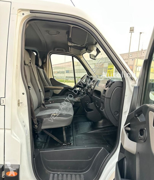 Renault master van