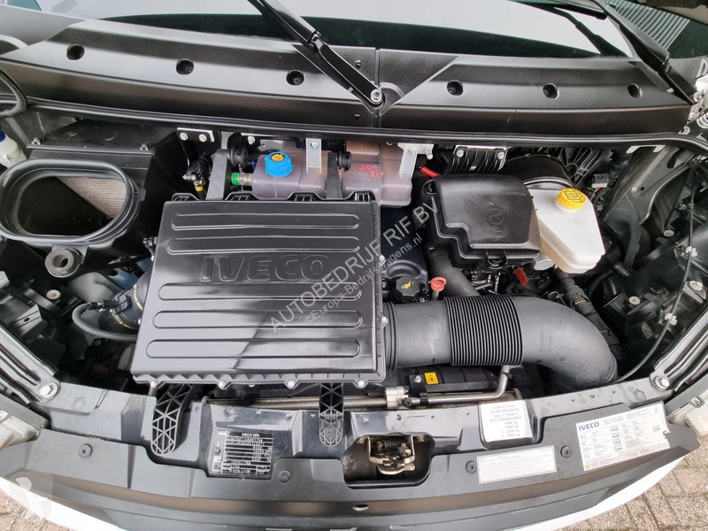 Furgoneta Iveco 65C18 3.0D Open Laadbak 6M...