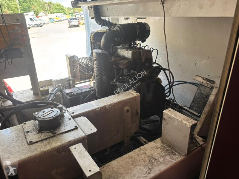 Véhicule utilitaire Iveco CAISSE POLYFOND...