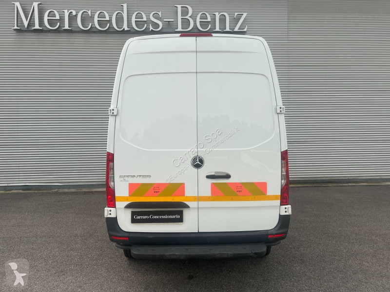 Véhicule utilitaire Mercedes III