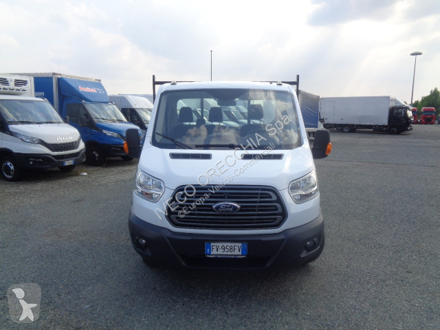 Véhicule utilitaire Ford TRANSIT