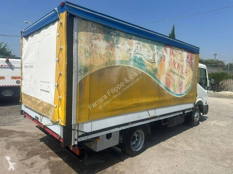 Autoutilitară Nissan
