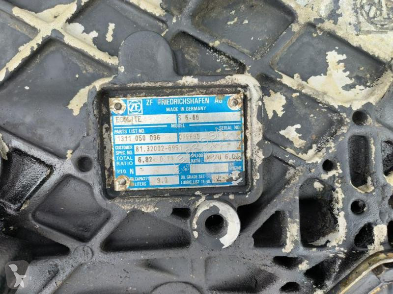 Véhicule utilitaire MAN S6-66 1311050036...