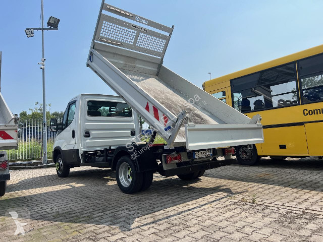 Véhicule utilitaire Iveco DAILY 35C14 3450...