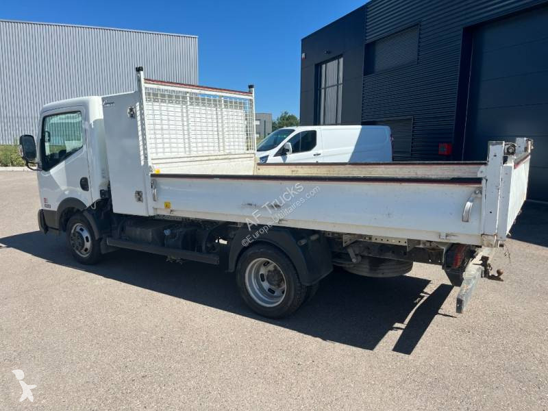 Véhicule utilitaire Nissan
