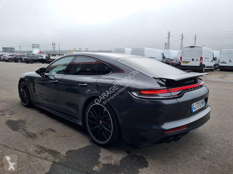 Véhicule utilitaire Porsche