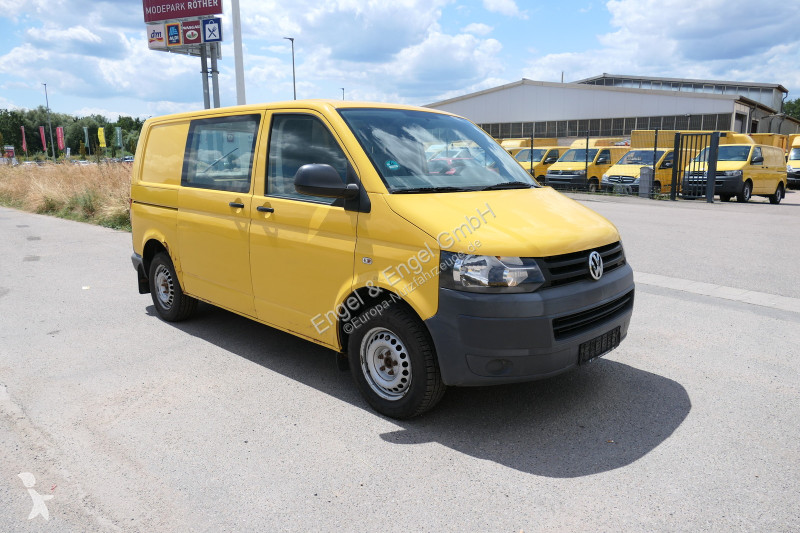 Лекотоварен автомобил Volkswagen T5 Transporter...