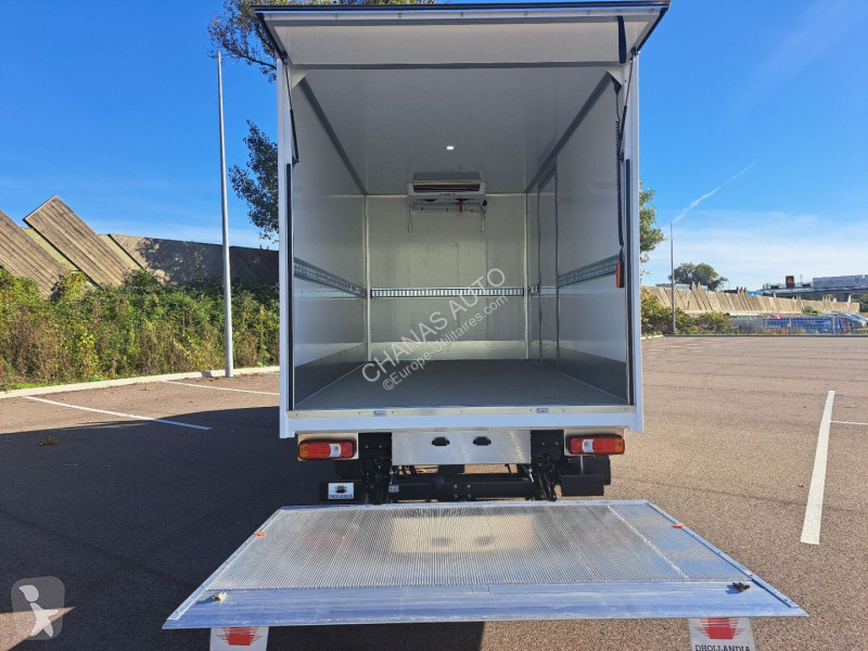 Véhicule utilitaire Iveco 35C18 180CV 3L CAISSE...