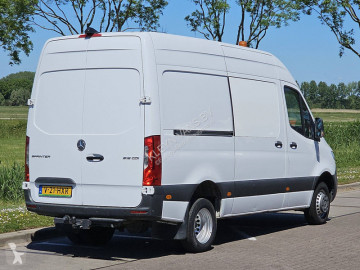 Fourgon long Mercedes