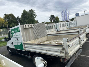Con volquete Iveco