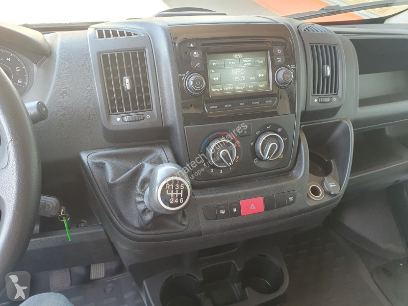 Véhicule utilitaire Peugeot BOXER FG 333 L2H2...