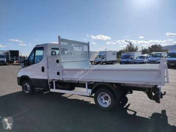 Con volquete Iveco